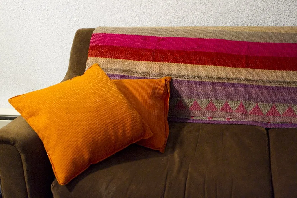 Sierkussens per seizoen: welke kleuren passen bij elk jaargetijde?